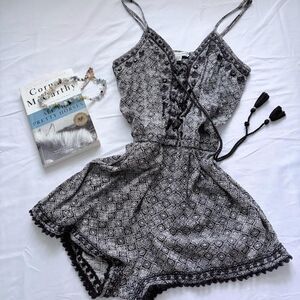 american eagle | size s — black + white tile print romper
